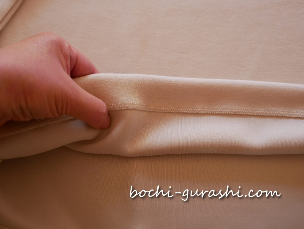 ダンボールポンチ素材の長袖Tシャツの生地