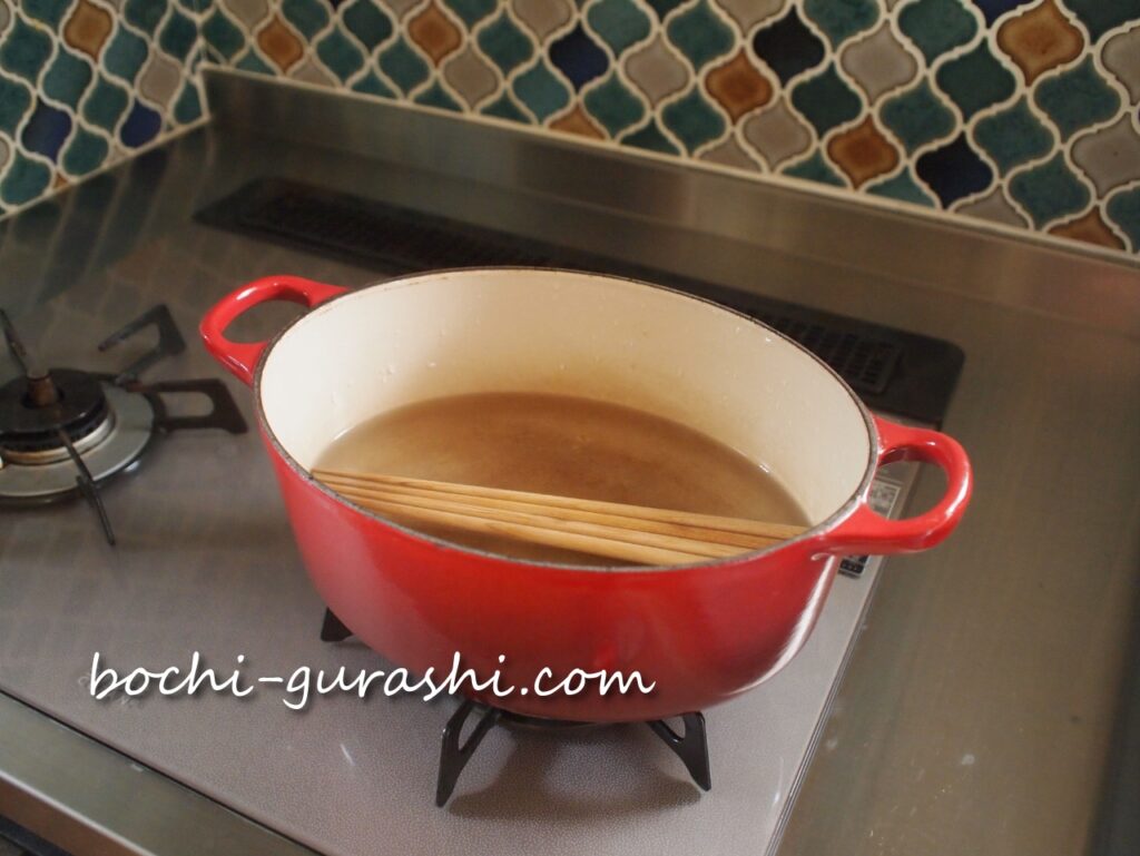 木の箸を煮沸する