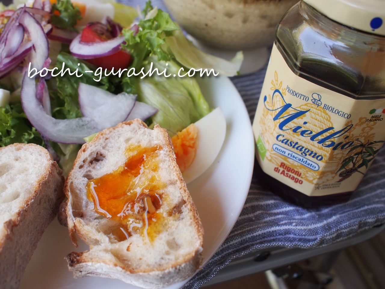 縁側ランチ、栗蜜をパンでいただく
