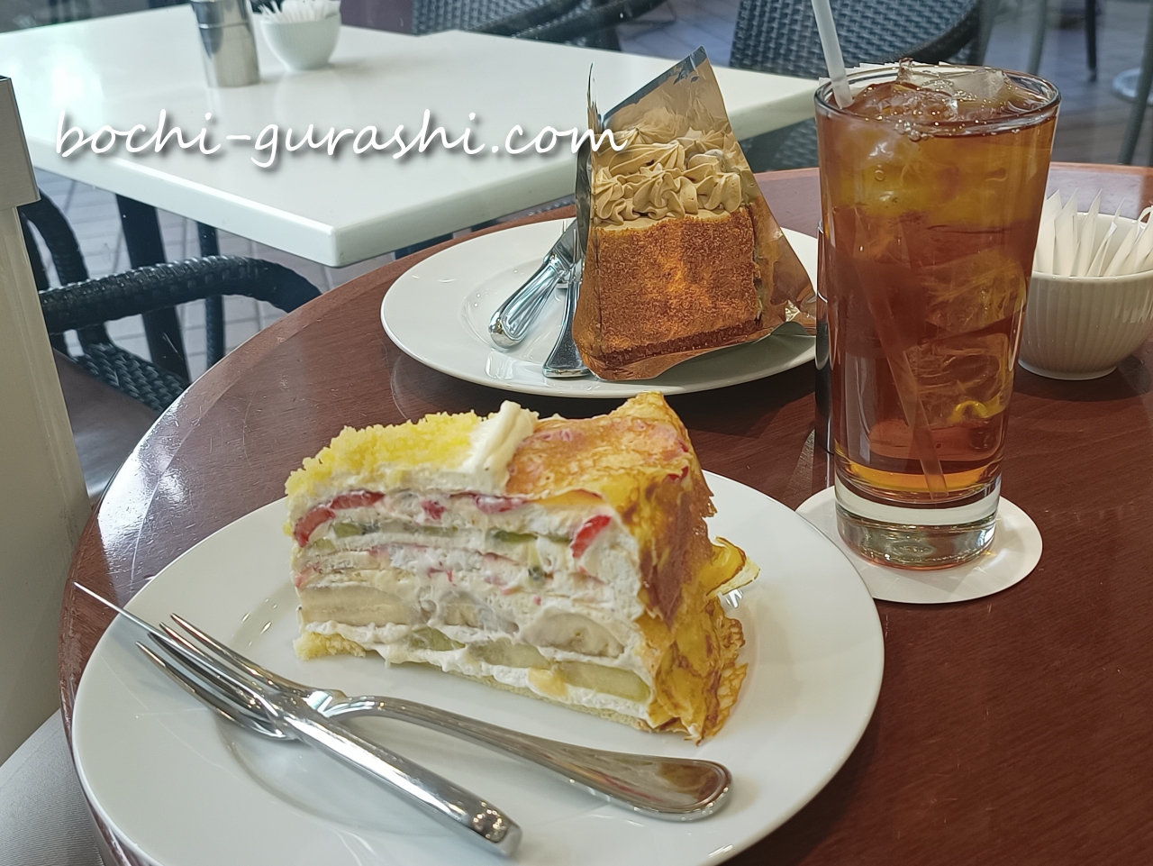 ハーブスケーキとアイスダージリンティー